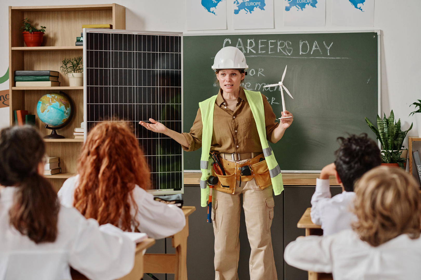 Woman traning childrens about wind turbines